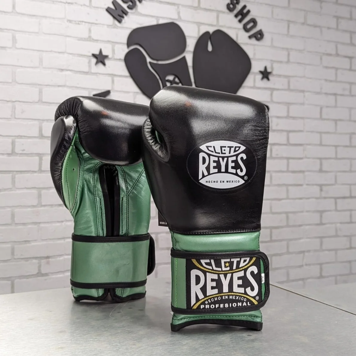 CLETO REYES GLOVES HOOK & LOOP LIMITED EDITION MONSTER GREEN - Image 2