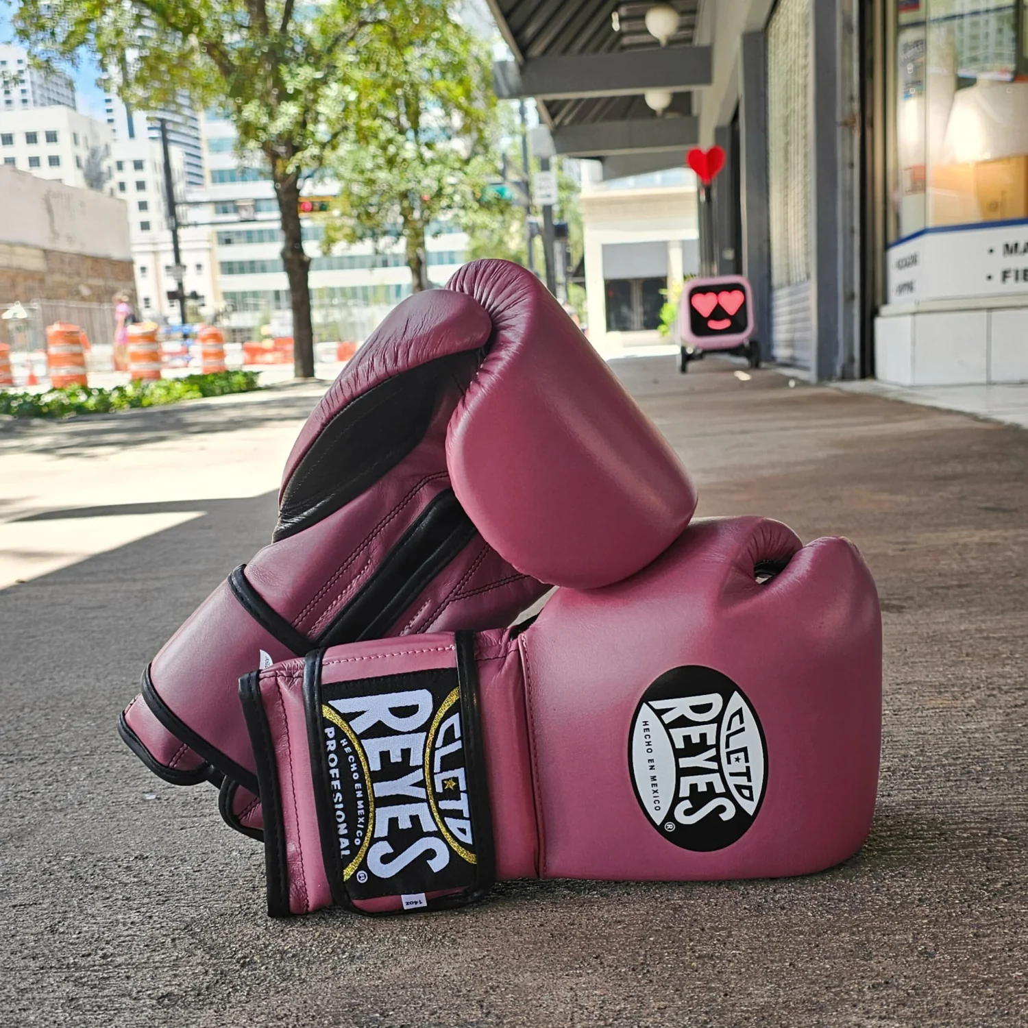 CLETO REYES GLOVES HOOK AND LOOP PINK - Image 2