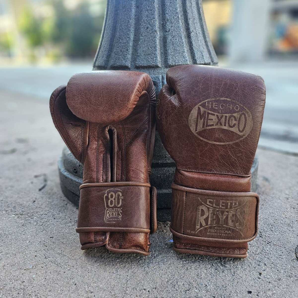 CLETO REYES GLOVES HOOK & LOOP 80TH ANNIVERSARY EDITION VINTAGE BROWN - Image 2