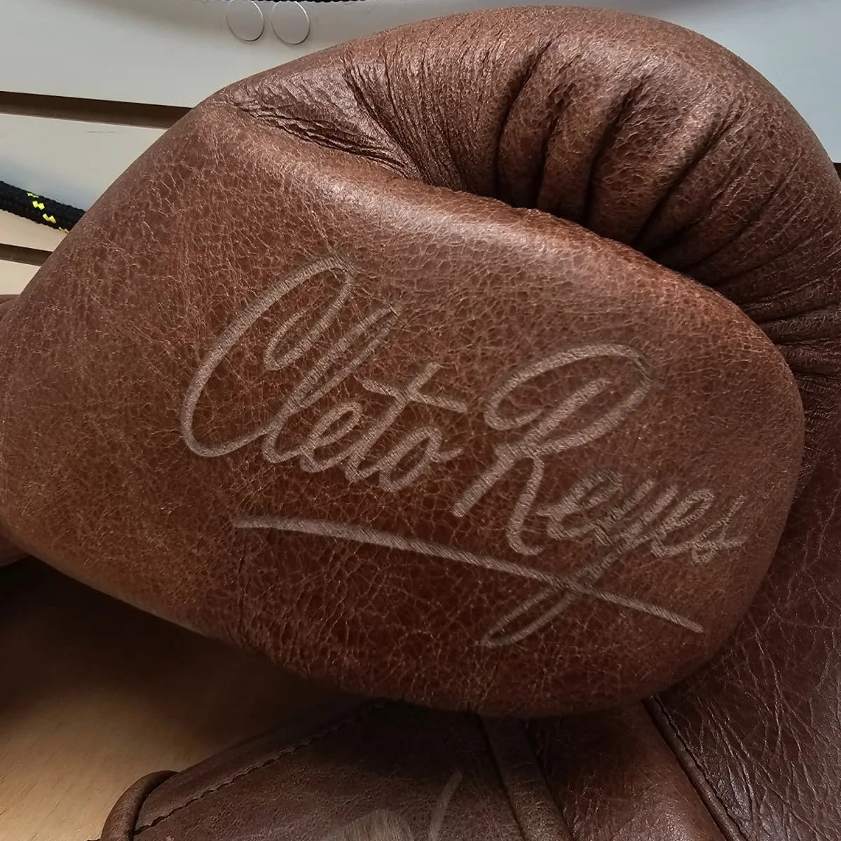 CLETO REYES GLOVES HOOK & LOOP 80TH ANNIVERSARY EDITION VINTAGE BROWN - Image 3