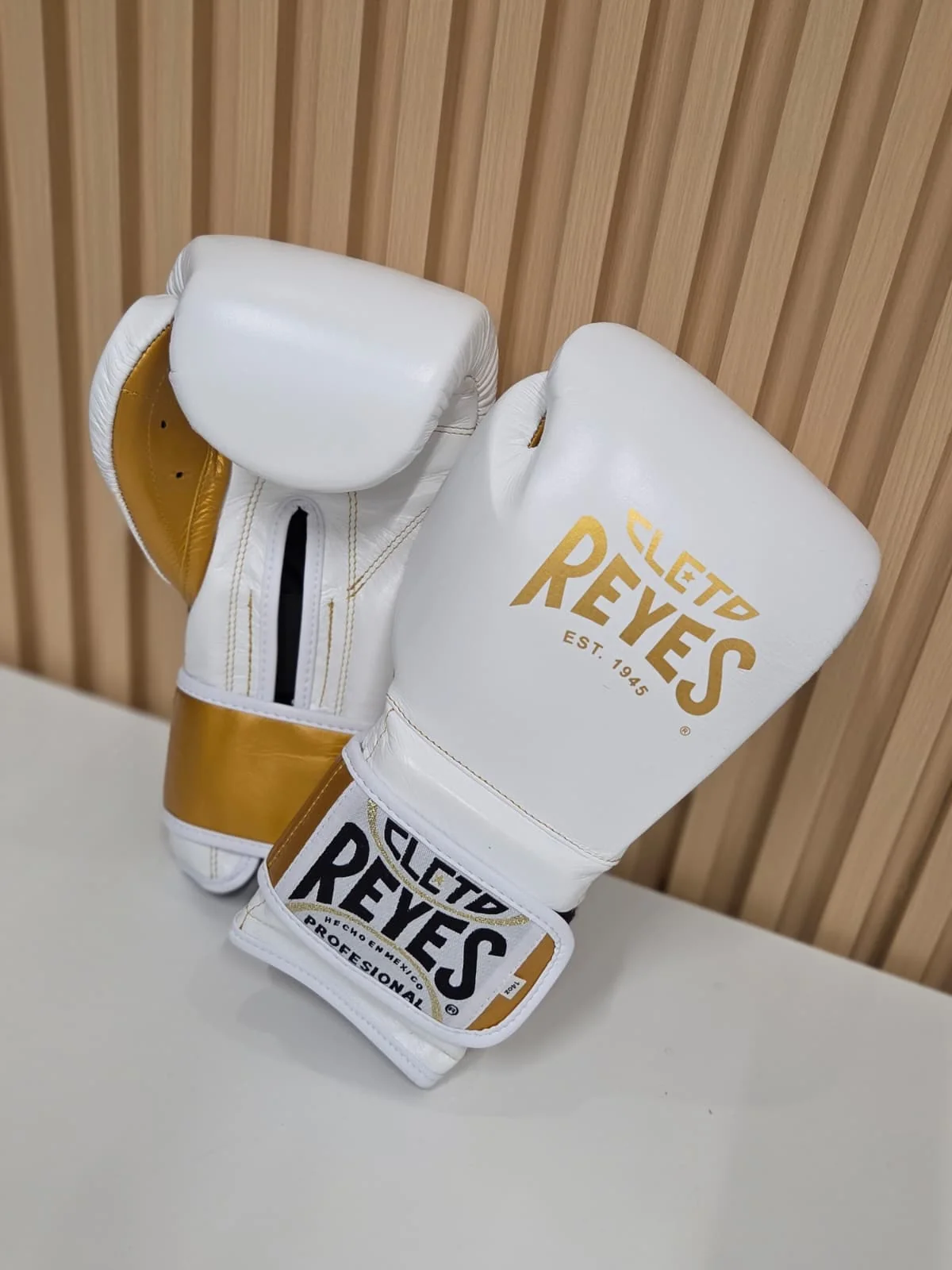 CLETO REYES GLOVES HOOK & LOOP LIMITED EDITION WHITE/GOLD - Image 3