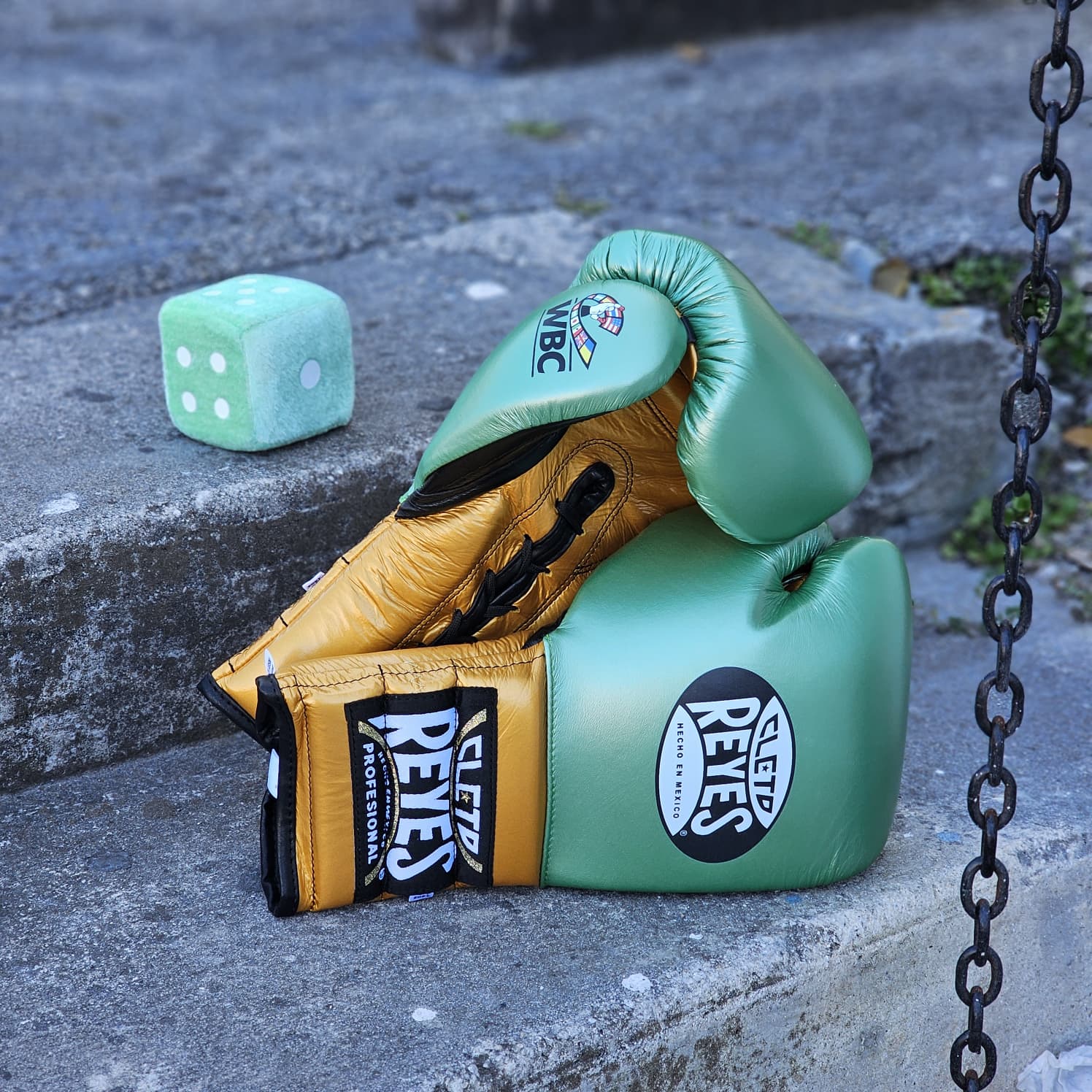 CLETO REYES GLOVES LACE WBC LIMITED EDITION METALLIC GREEN/GOLD - Image 2