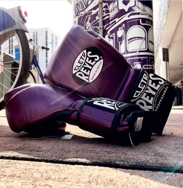 CLETO REYES GLOVES HOOK AND LOOP METALLIC PURPLE - Image 2