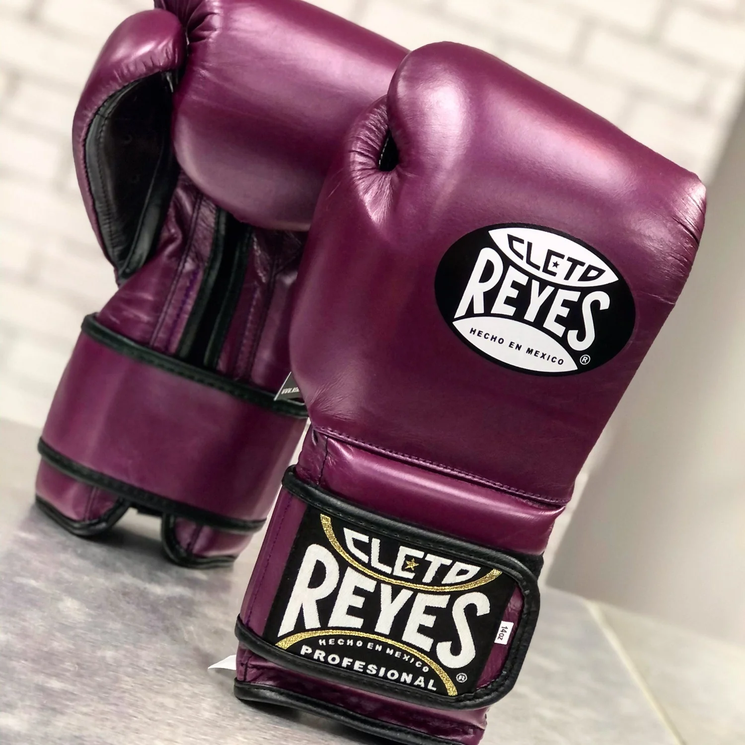 CLETO REYES GLOVES HOOK AND LOOP METALLIC PURPLE - Image 3