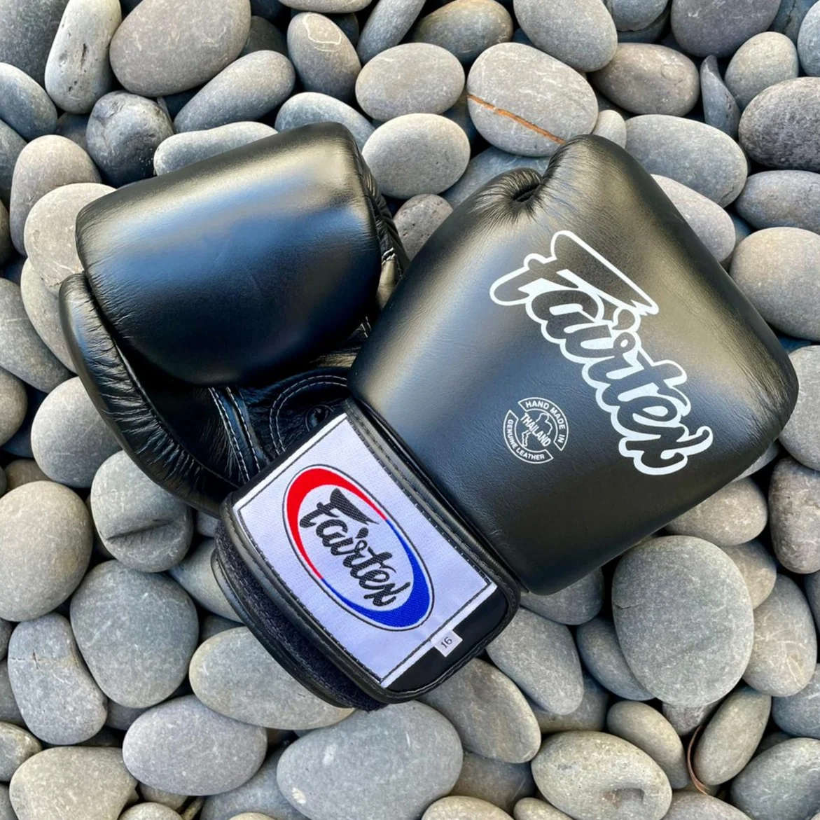 FAIRTEX GLOVES BGV1 HOOK AND LOOP LEATHER BLACK - Image 2