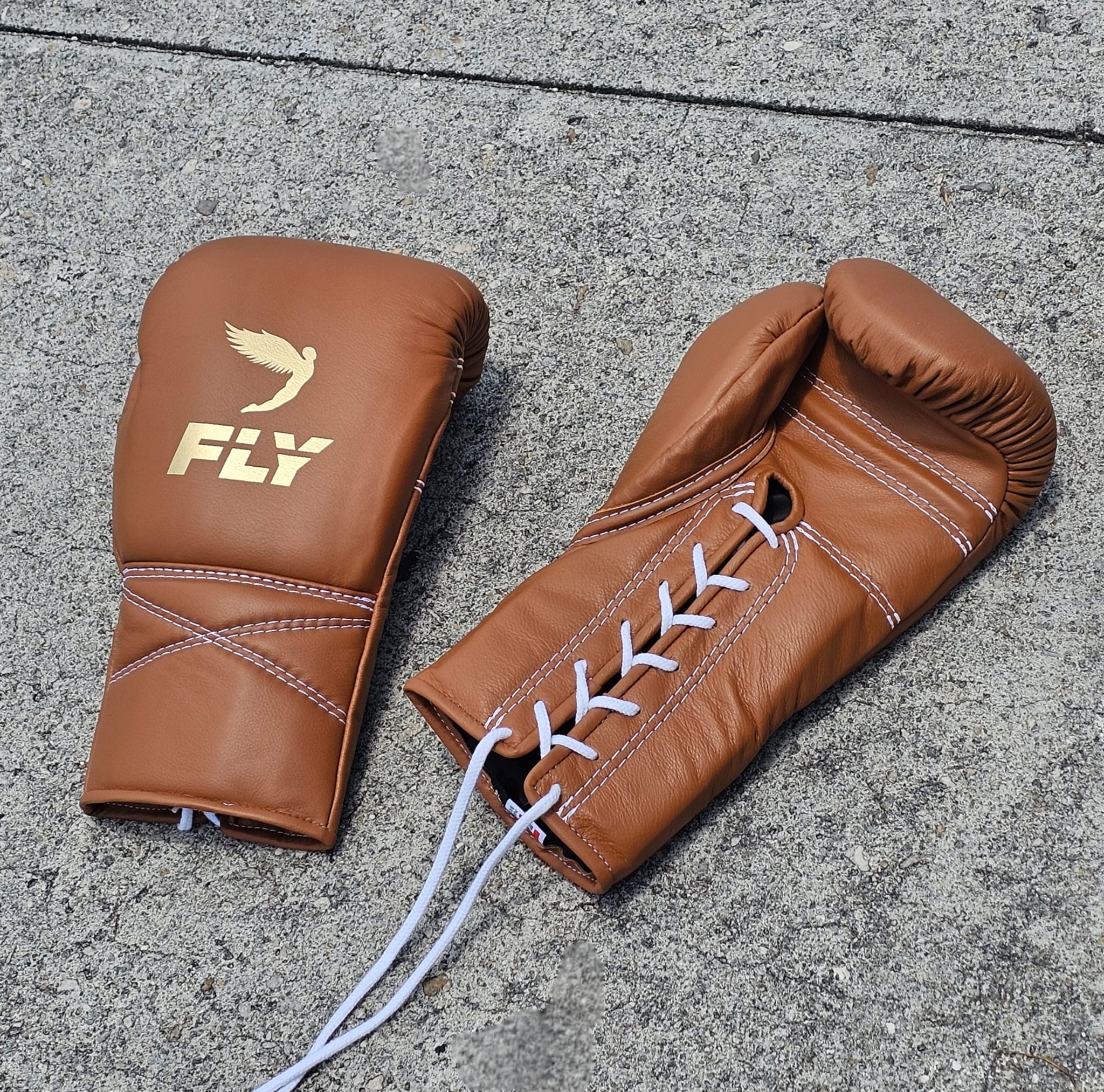 FLY BOXING GLOVES SUPERLACE 2 PREMIUM LEATHER WINDOR TAN - Image 2