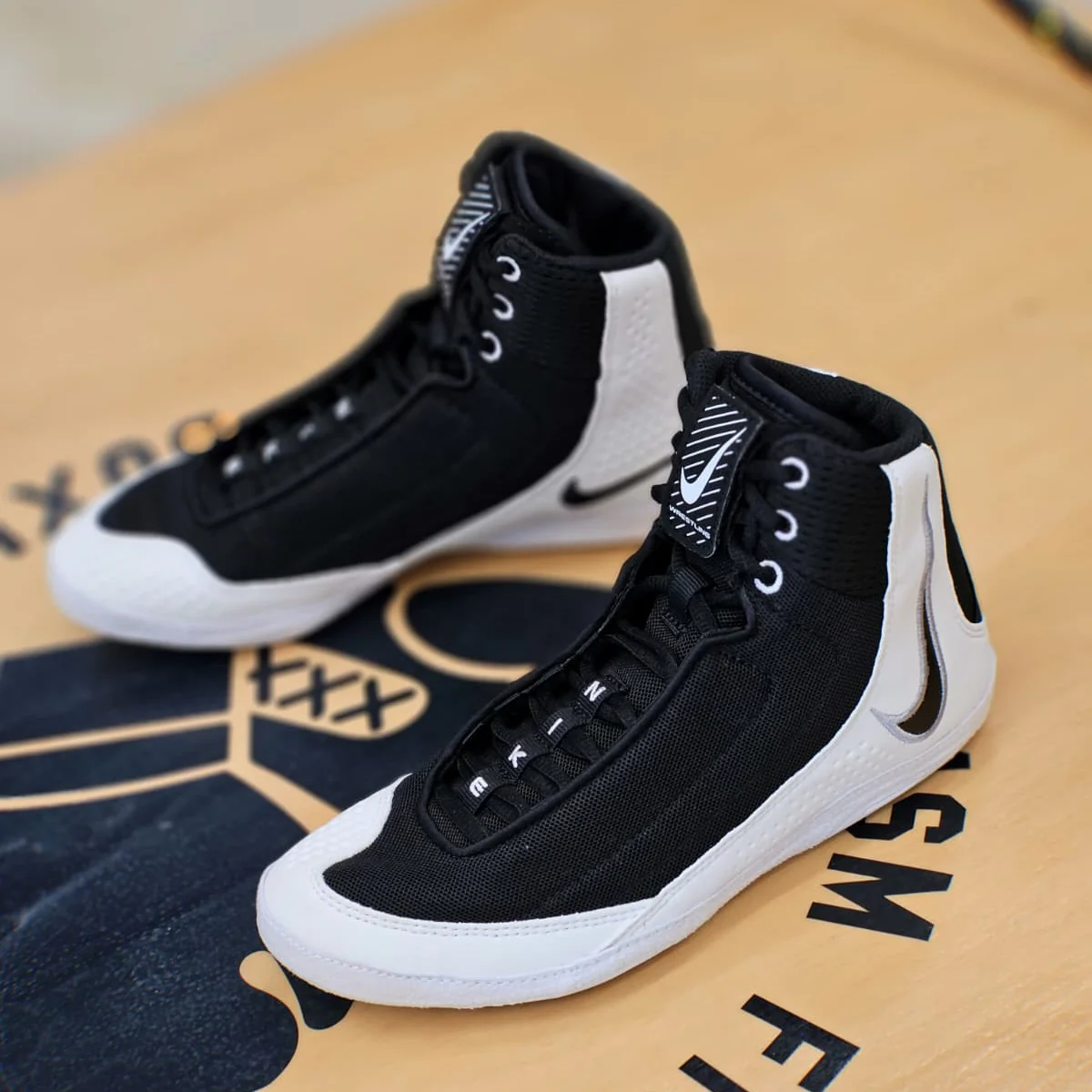 NIKE WRESTLING SHOES INFLICT 4 WRESTLING BLACK/WHITE/GREY - Image 2