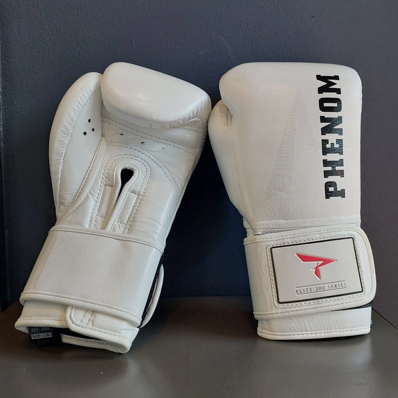 PHENOM BOXING GLOVES ELITE BAG XDT-200 HOOK AND LOOP WHITE - Image 2
