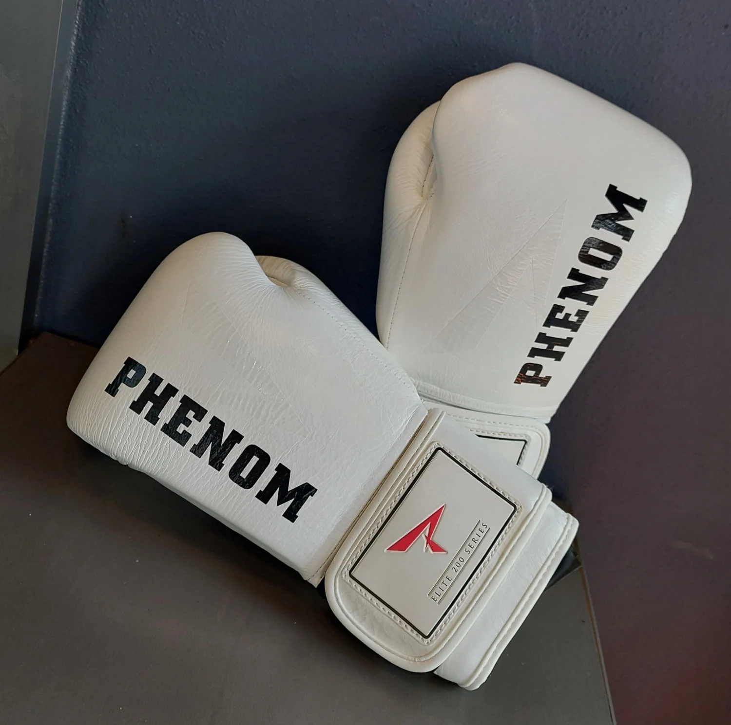 PHENOM BOXING GLOVES ELITE BAG XDT-200 HOOK AND LOOP WHITE - Image 3