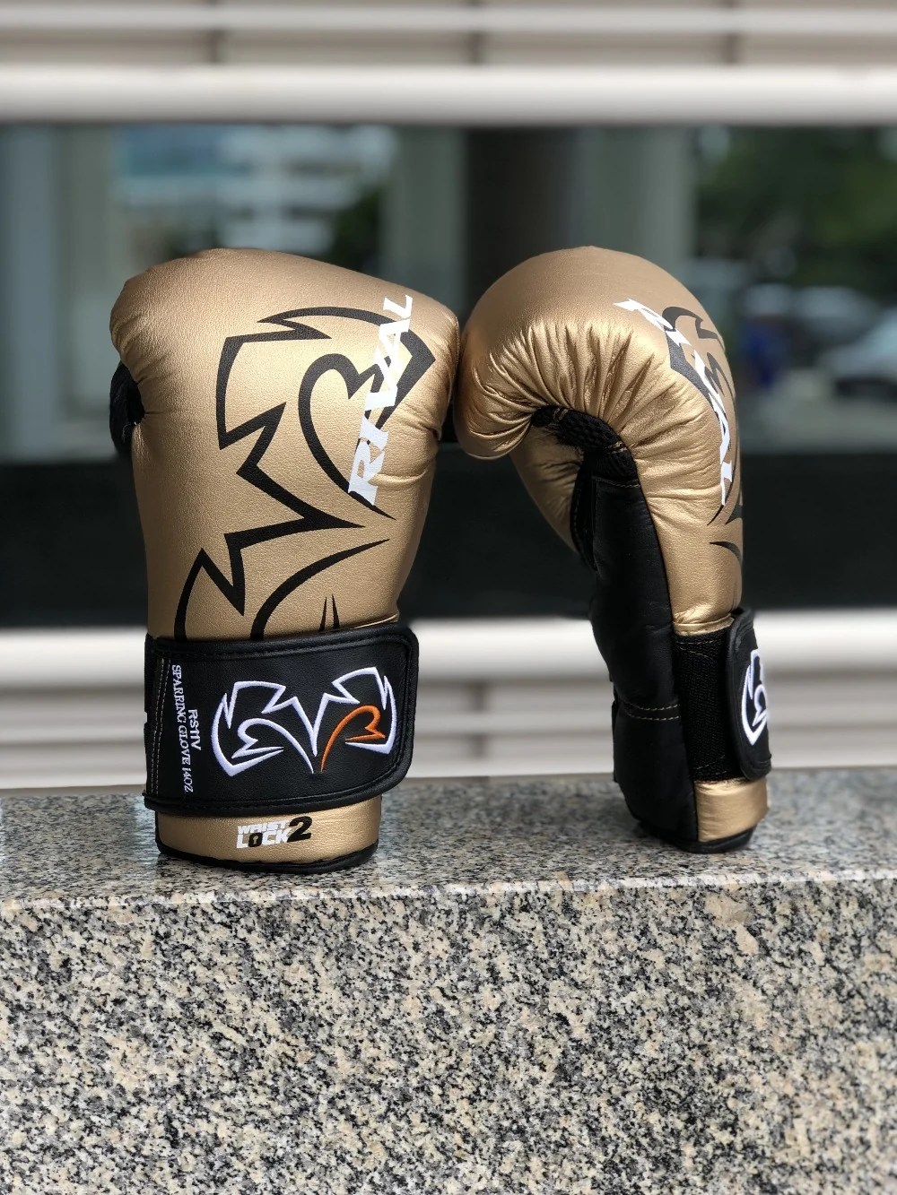 RIVAL GLOVES RS11V BOXING HOOK AND LOOP GOLD/BLACK - Image 3