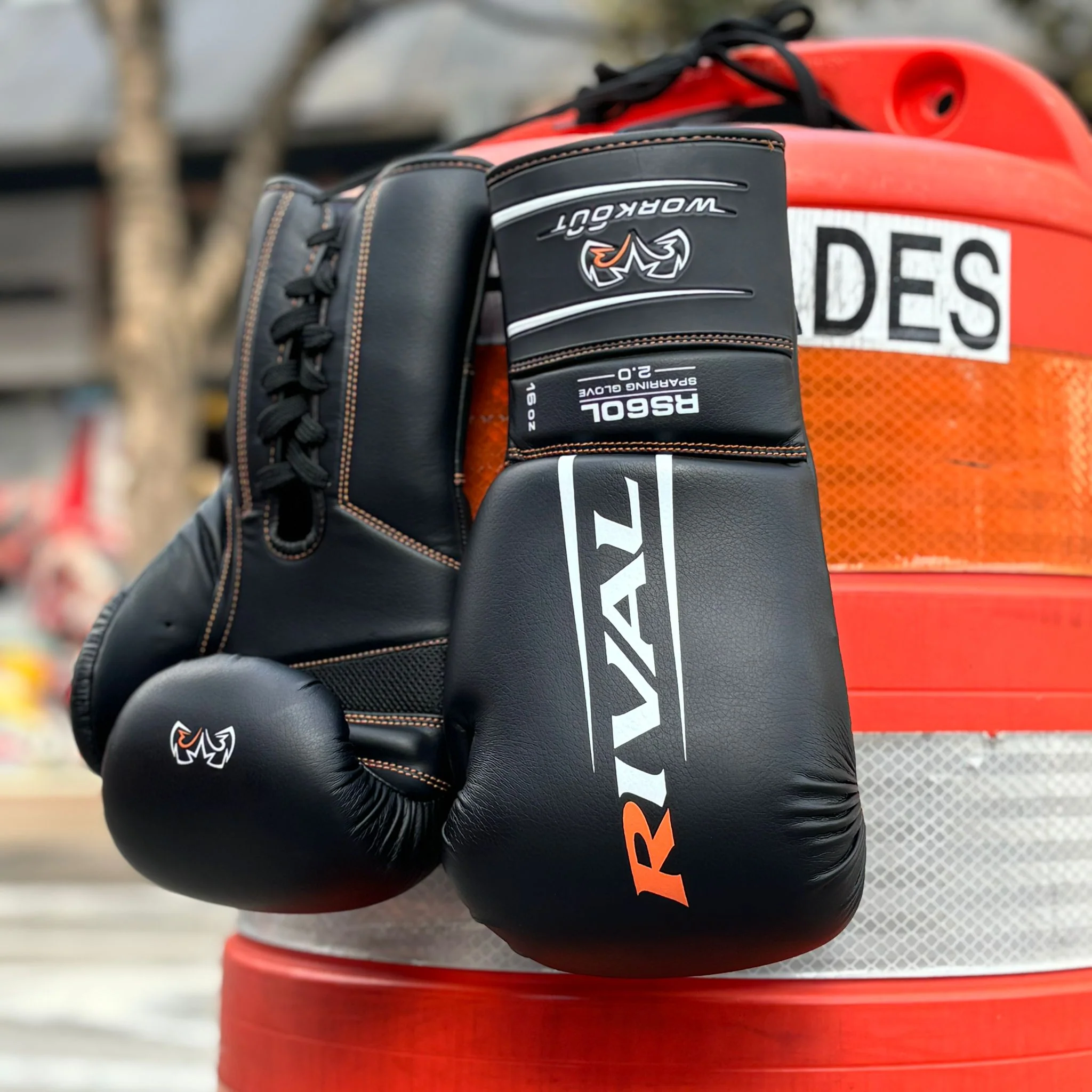 RIVAL GLOVES RS60L SPARRING GLOVE 2.0 LACE BLACK - Image 2