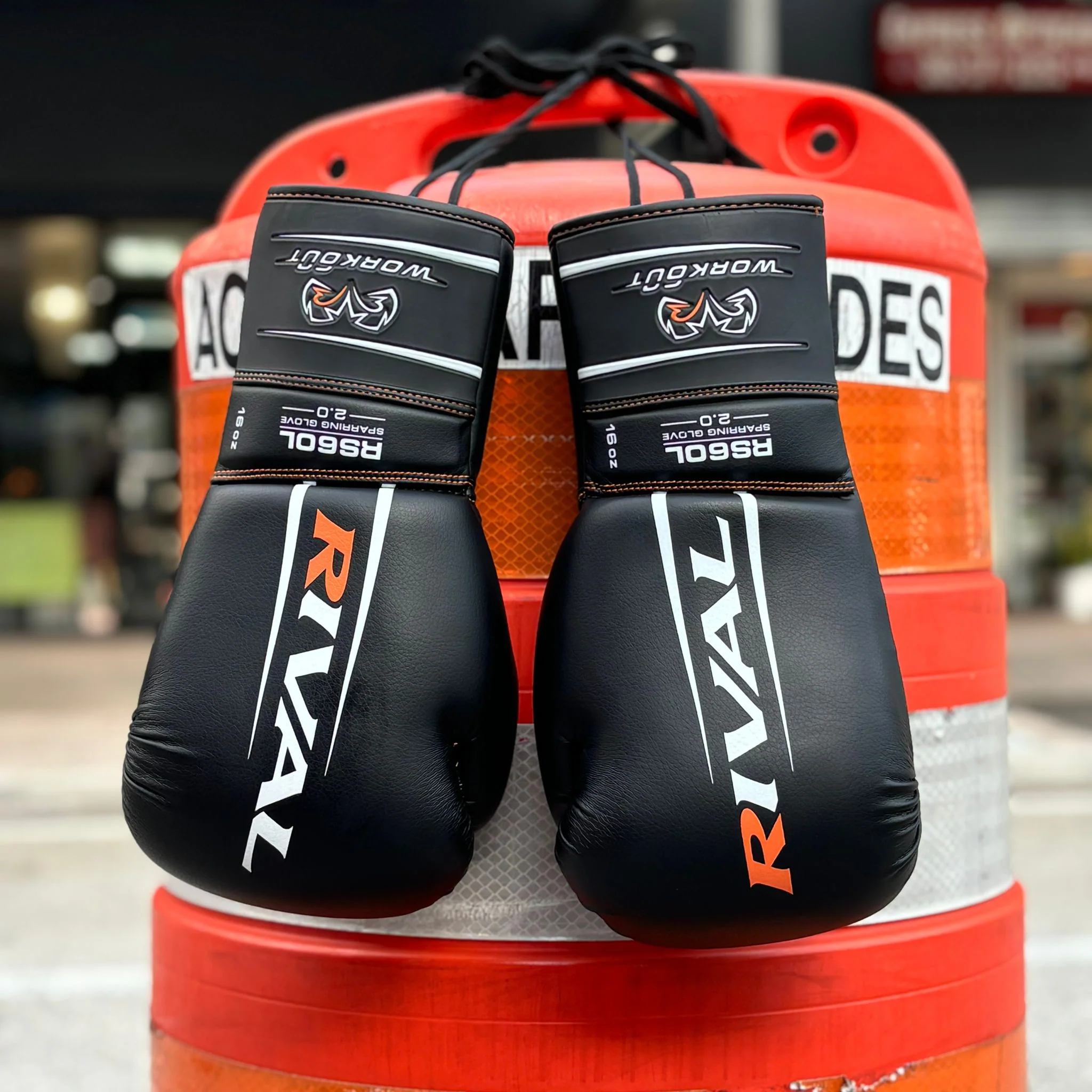 RIVAL GLOVES RS60L SPARRING GLOVE 2.0 LACE BLACK - Image 3