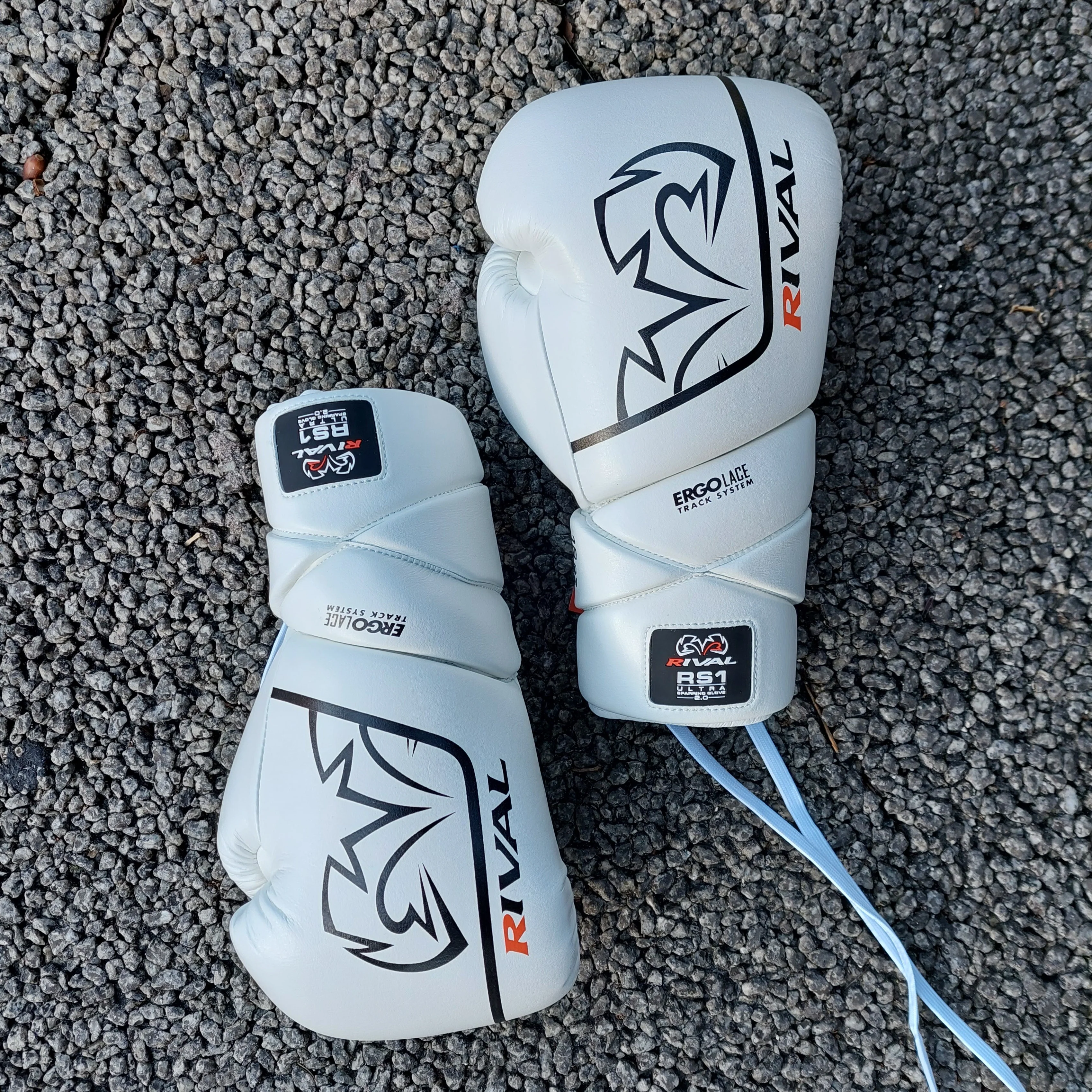 RIVAL GLOVES RS1 V2 BOXING ERGO LACE WHITE - Image 2