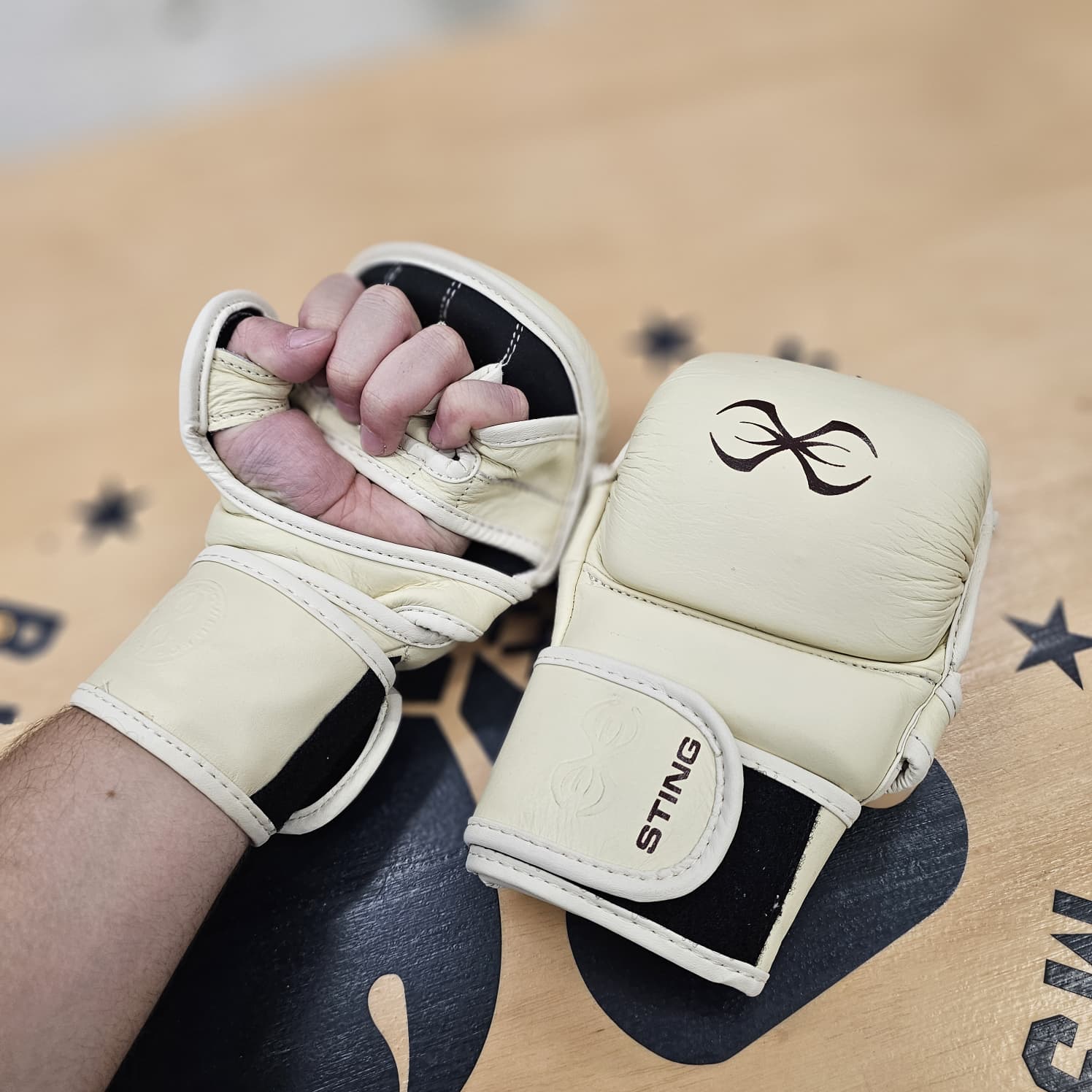 STING MMA GLOVES TAIPAN SPARRING BEIGE - Image 2