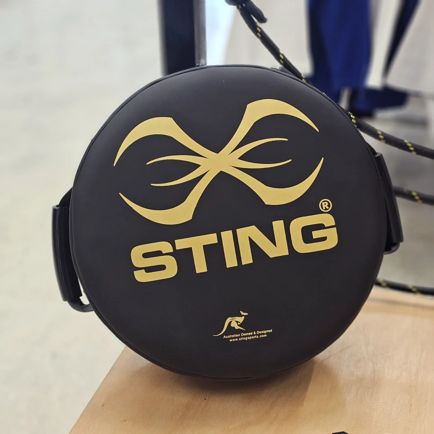 STING ROUND PUNCH SHIELD STRIKE BUMP - Image 2