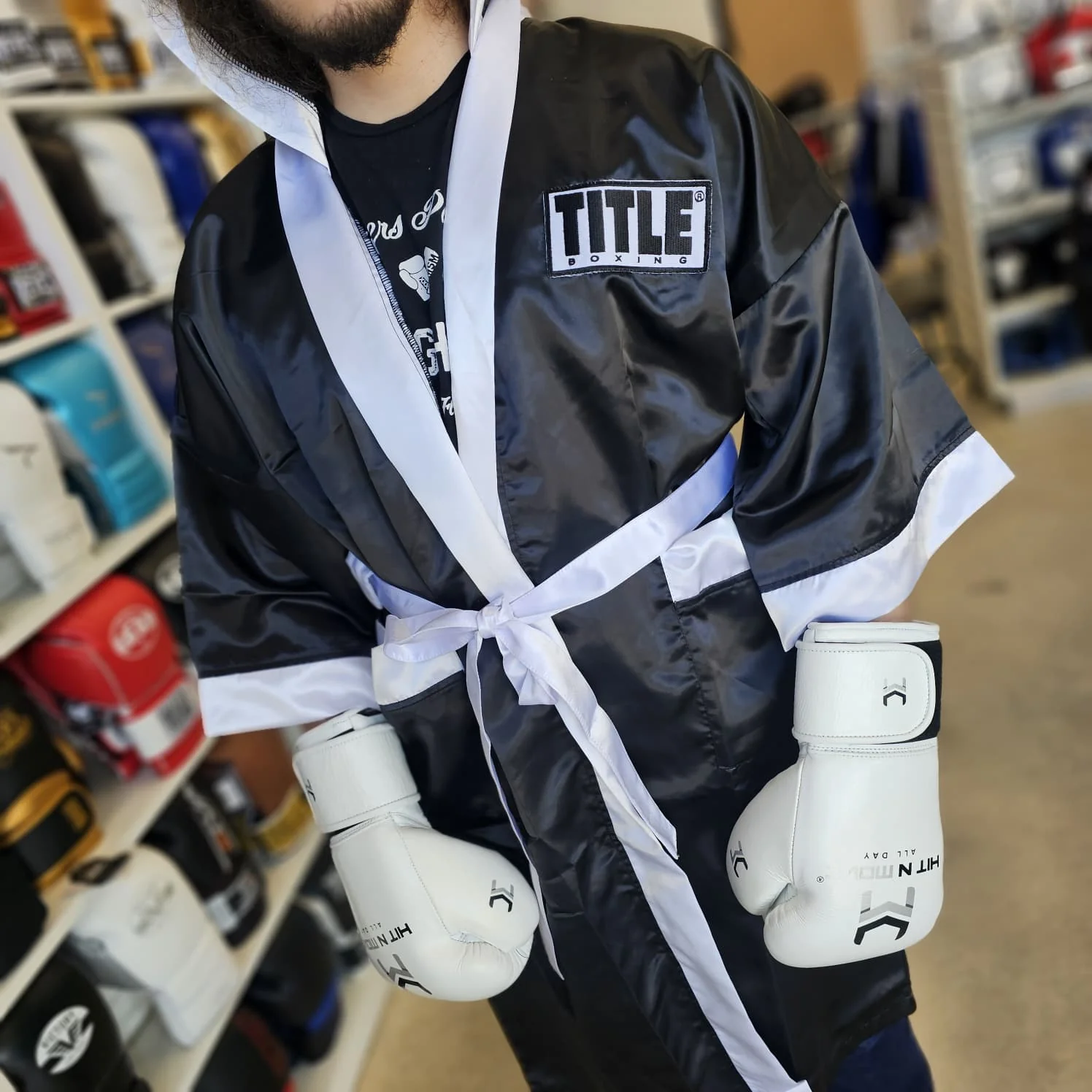 TITLE BOXING ROBE FULL LENGTH BLACK/WHITE - Image 2