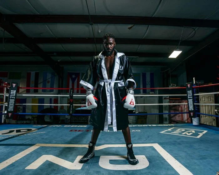 TITLE BOXING ROBE FULL LENGTH BLACK/WHITE - Image 4