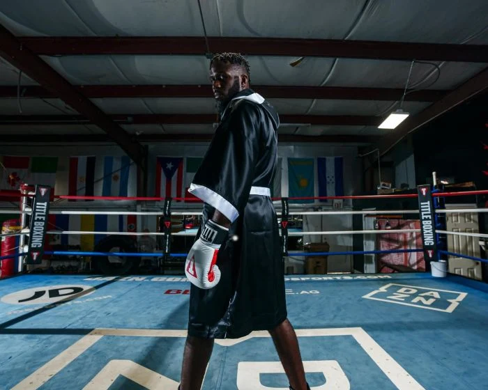 TITLE BOXING ROBE FULL LENGTH BLACK/WHITE - Image 6