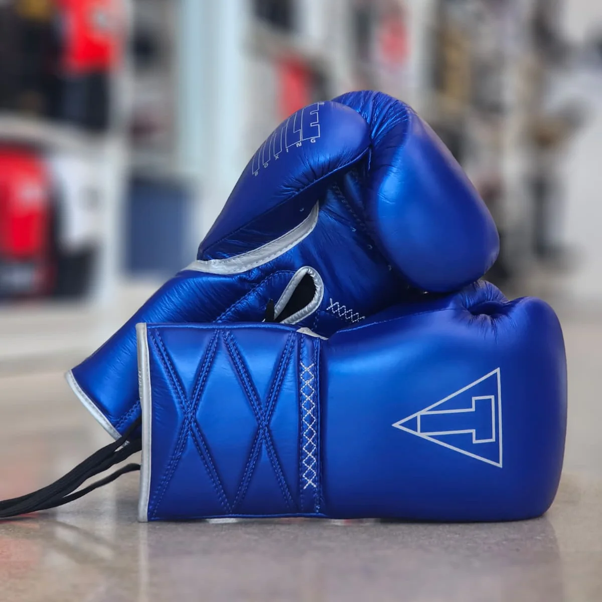 TITLE GLOVES MOMENTUM PRO SPARRING BLUE/SILVER - Image 2