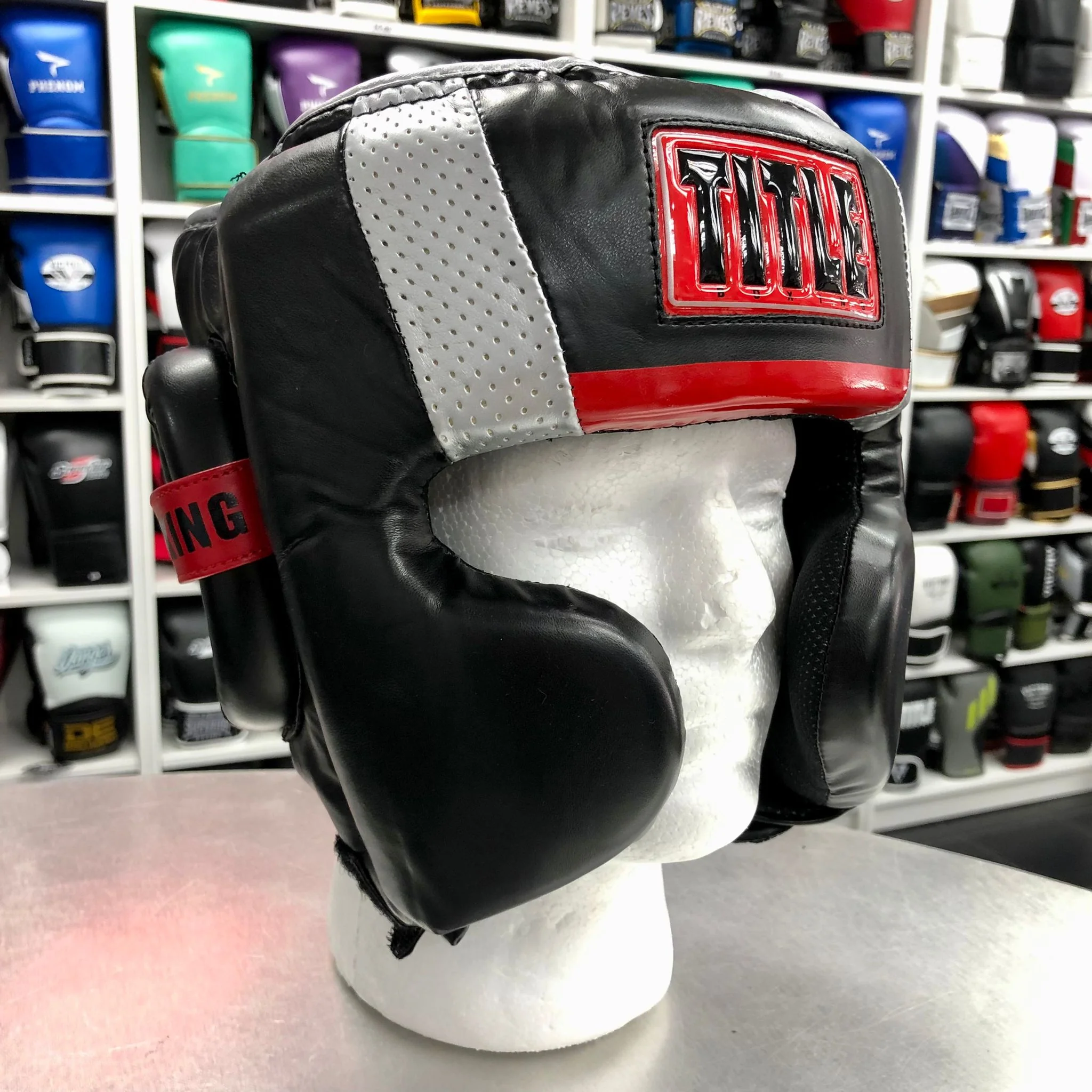 TITLE HEADGEAR VALIANT TRAINING - BLACK/RED/SILVER - Image 2