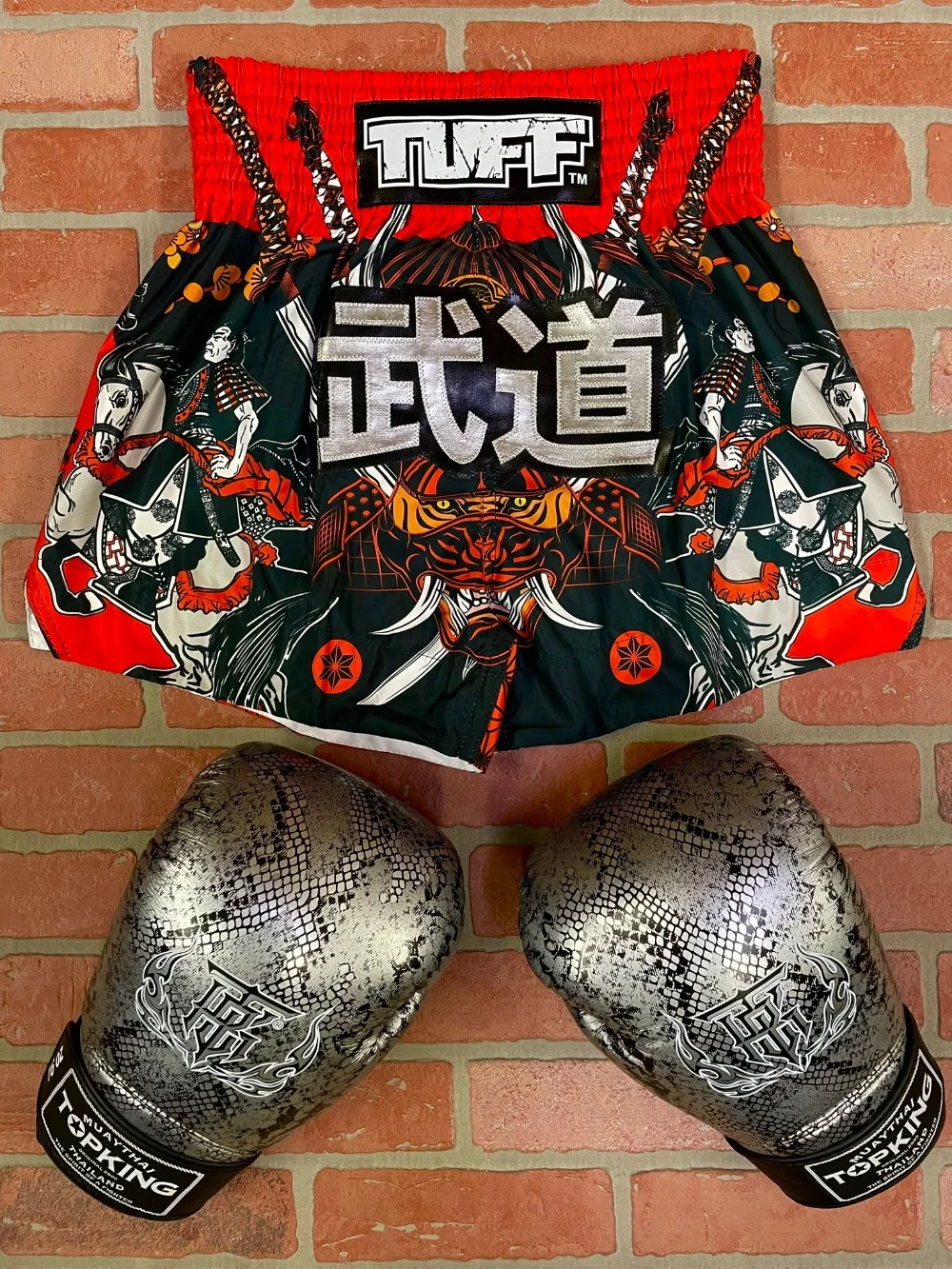 TUFF MUAY THAI SHORTS TORA SAMURAI BLACK/RED - Image 4