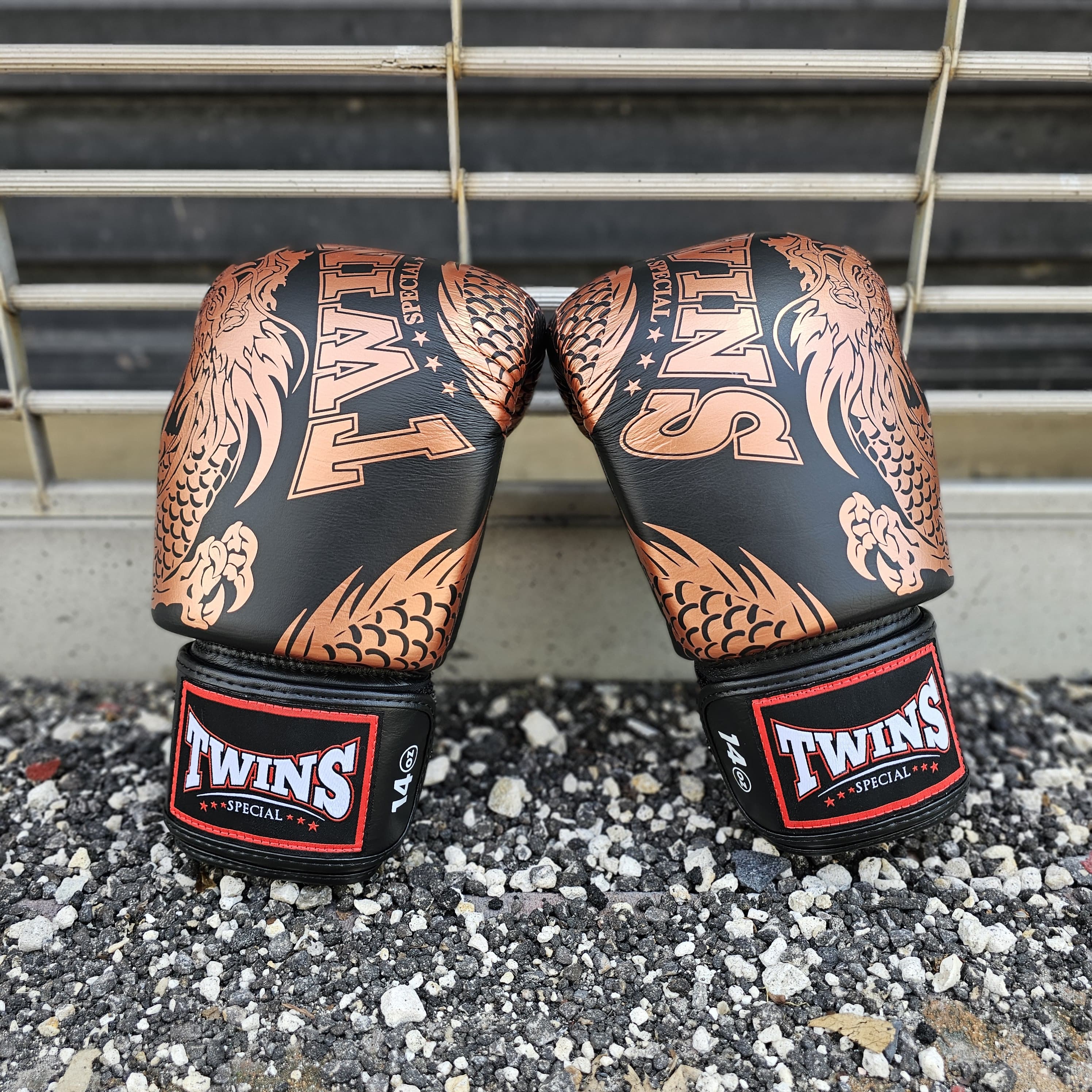 TWINS GLOVES LEATHER HOOK AND LOOP DRAGON BLACK / BRONZE COPPER - Image 2