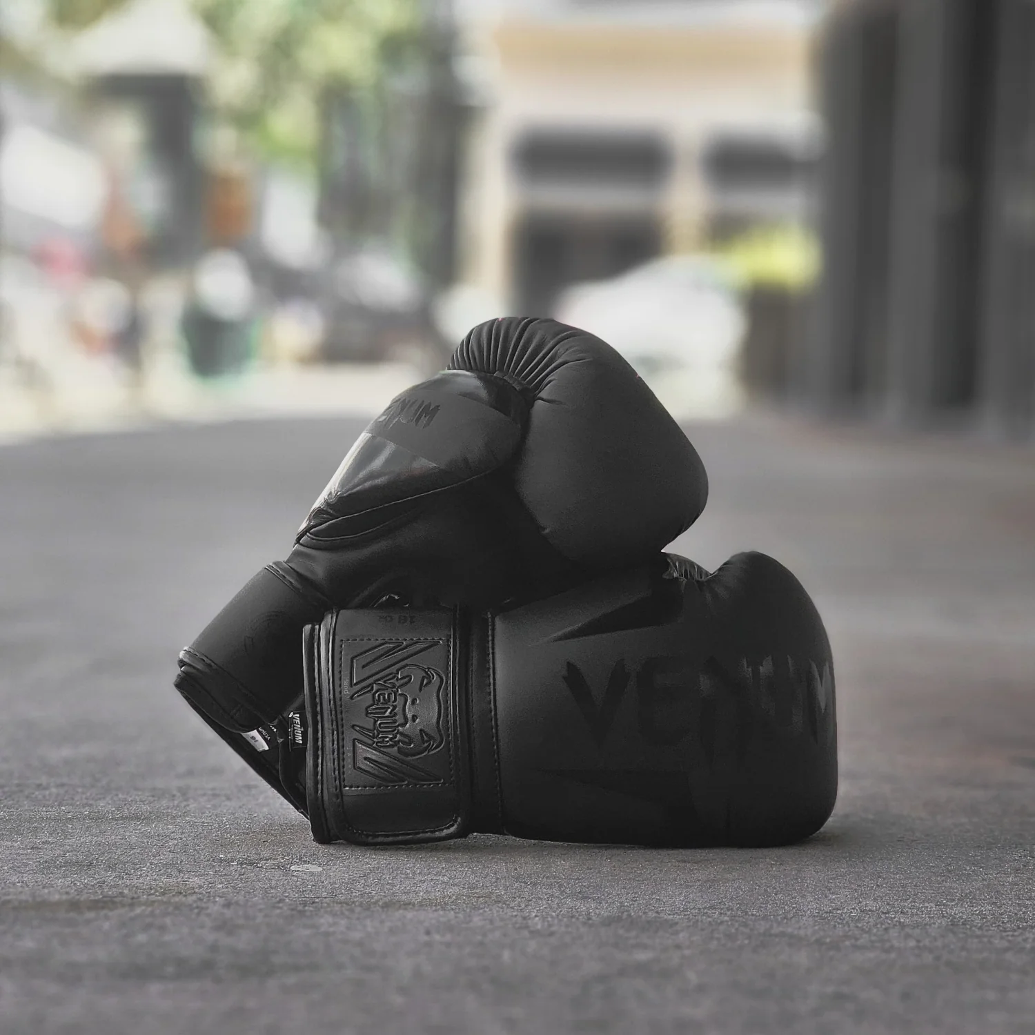 VENUM GLOVES ELITE BOXING H&L BLACK/BLACK - Image 2
