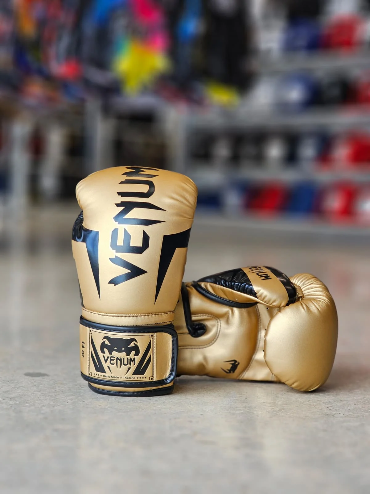 VENUM GLOVES ELITE BOXING H&L GOLD/BLACK - Image 3