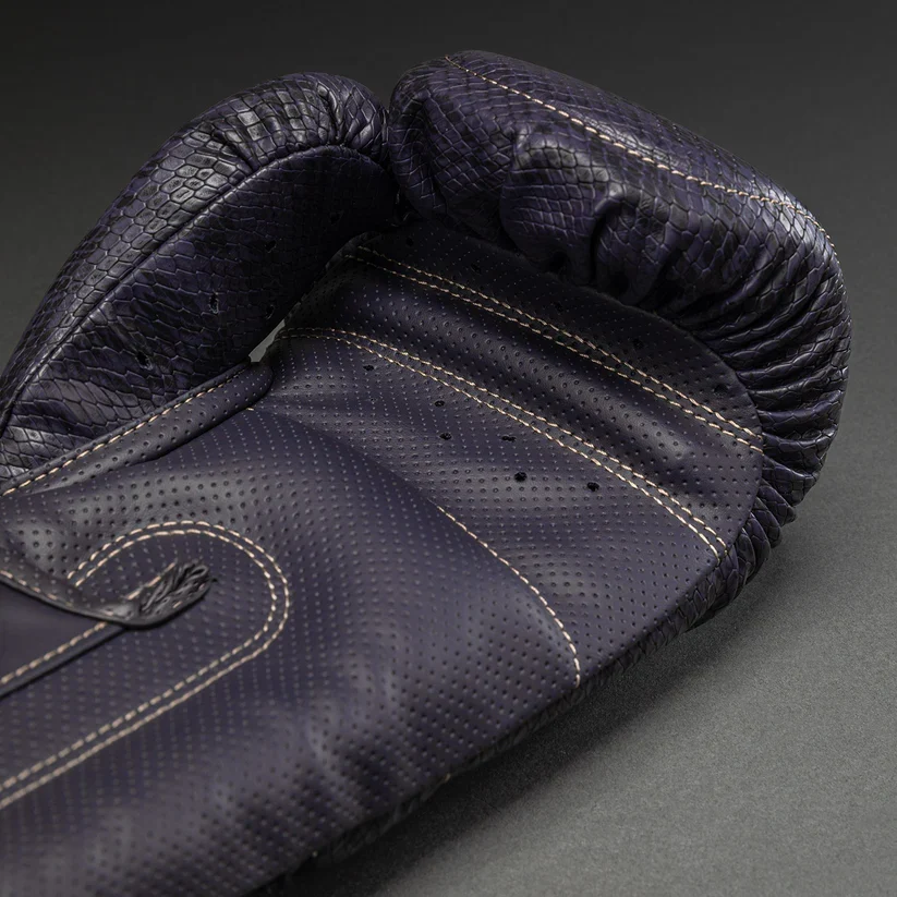 VENUM GLOVES IMPACT EVO SCALES BOXING DARK PURPLE - Image 3