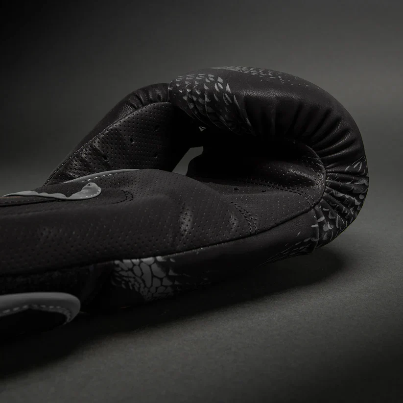 VENUM GLOVES MATUPA BOXING BLACK/GREY - Image 4