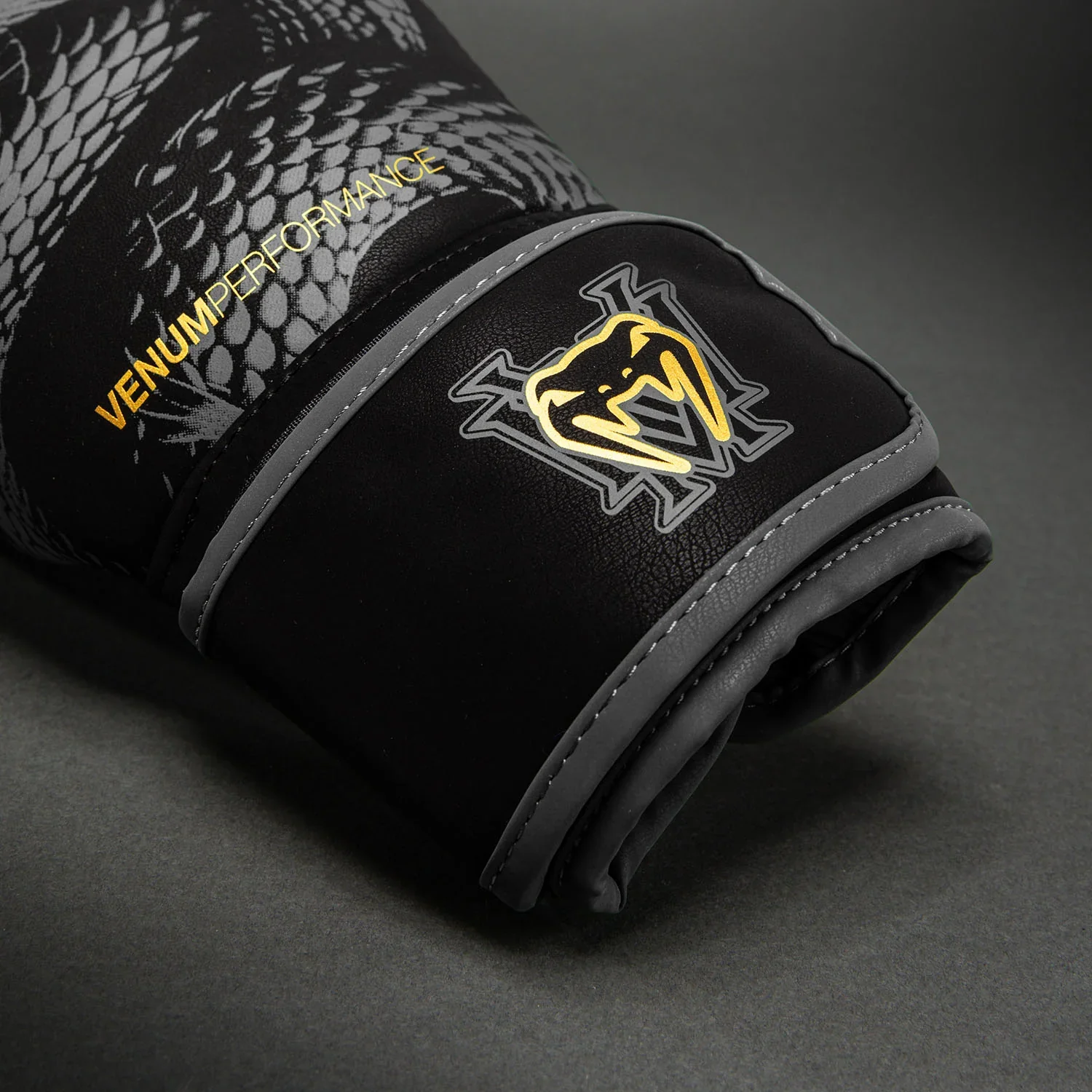 VENUM GLOVES MATUPA BOXING BLACK/GREY - Image 5