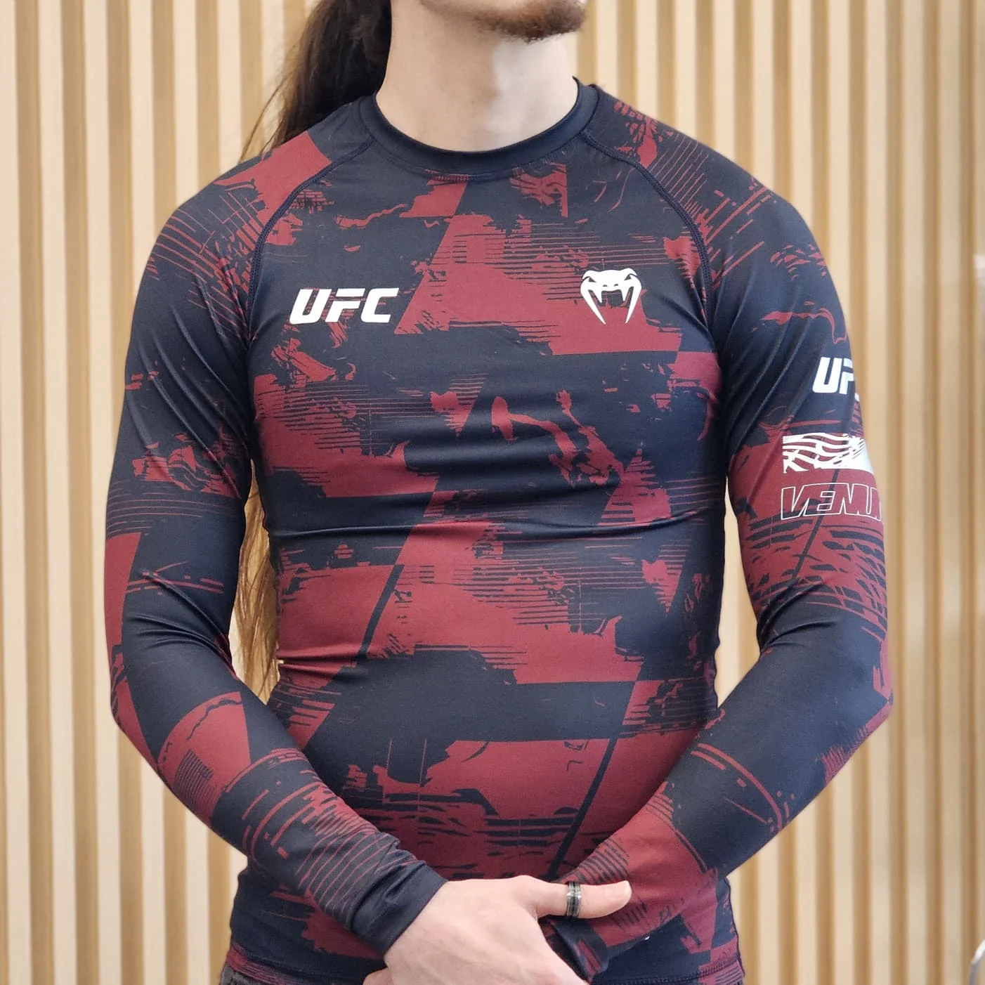 VENUM RASHGUARD L/S UFC ZENITH NAVY/RED - Image 2