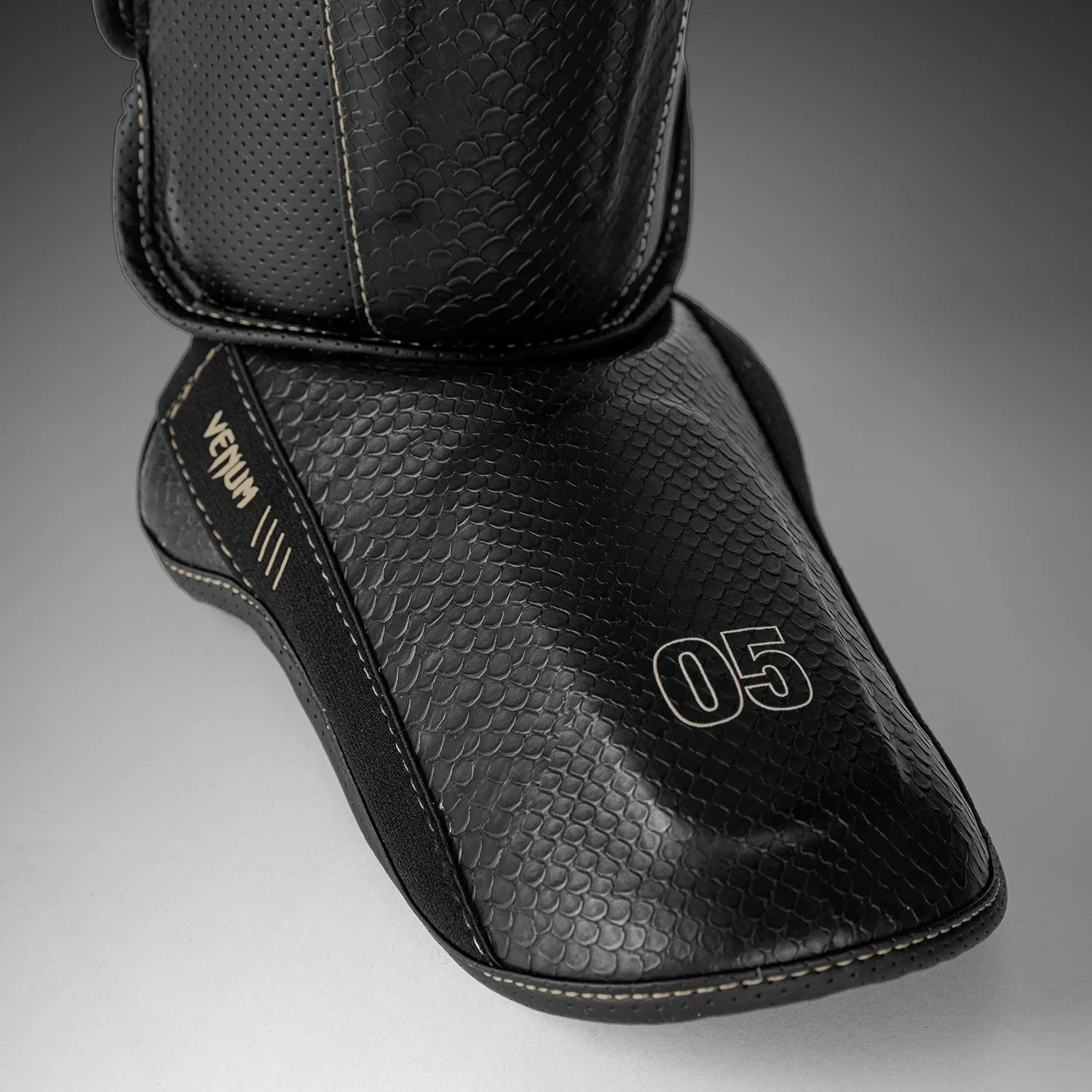 VENUM SHINGUARDS IMPACT EVO SCALE BLACK - Image 3