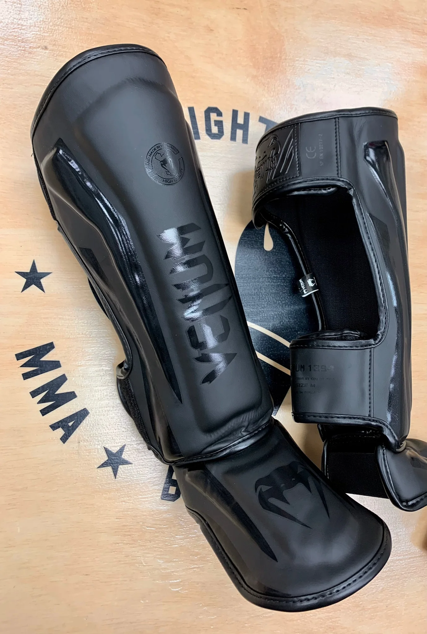 VENUM SHINGUARDS ELITE BLACK/BLACK - Image 5