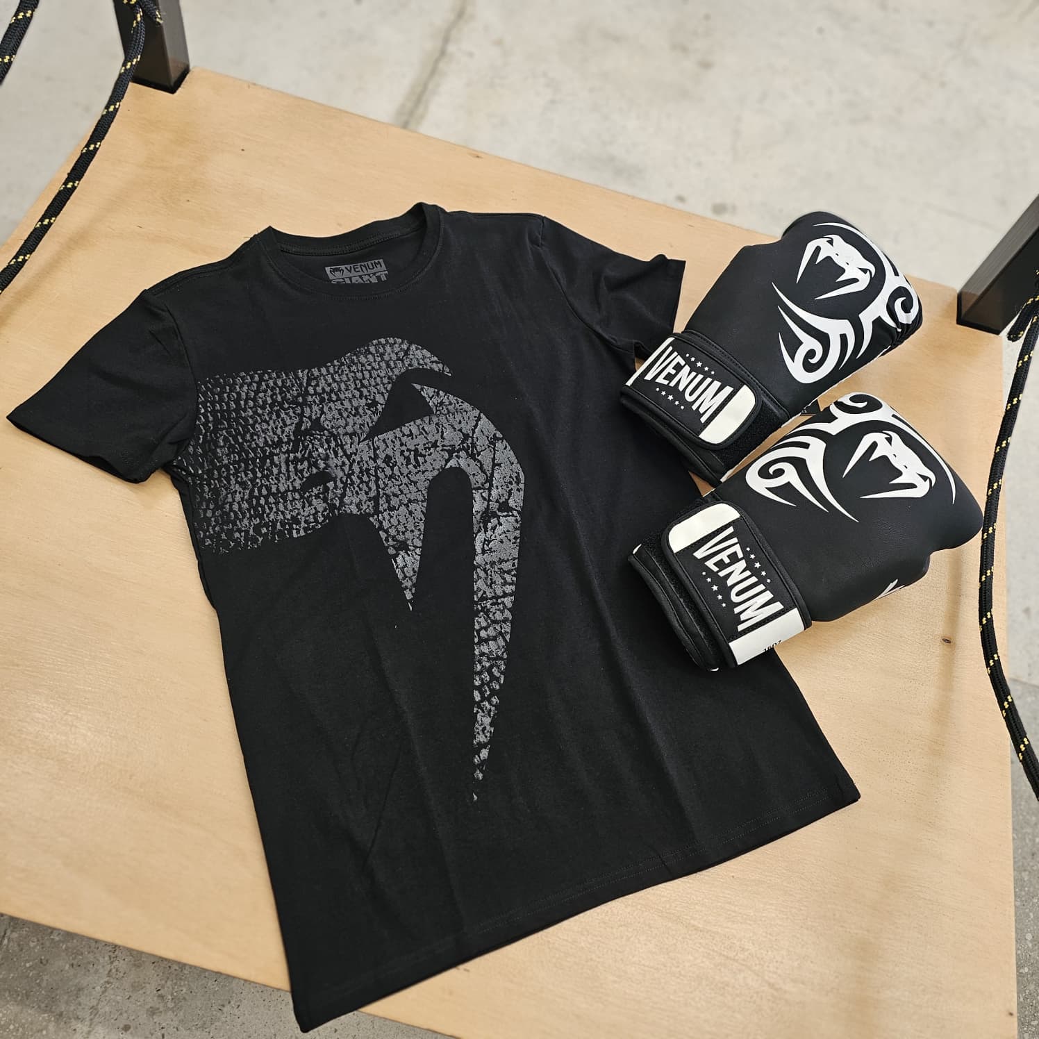 VENUM SHIRT GIANT MATTE BLACK - Image 2