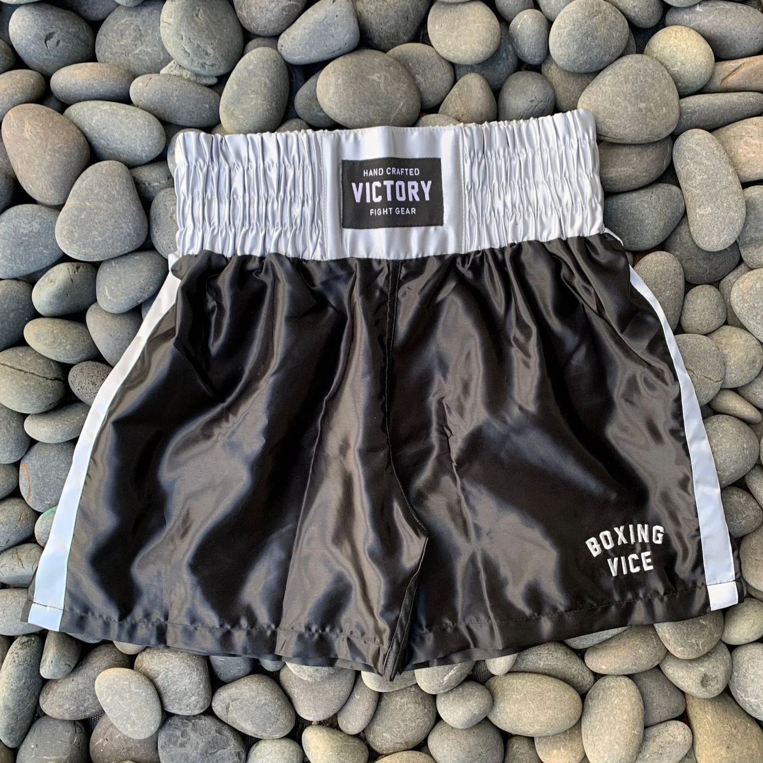 VICTORY BOXING SHORTS VICE SERIES SHORTER HYBRID CUT BLACK/SILVER - Image 2
