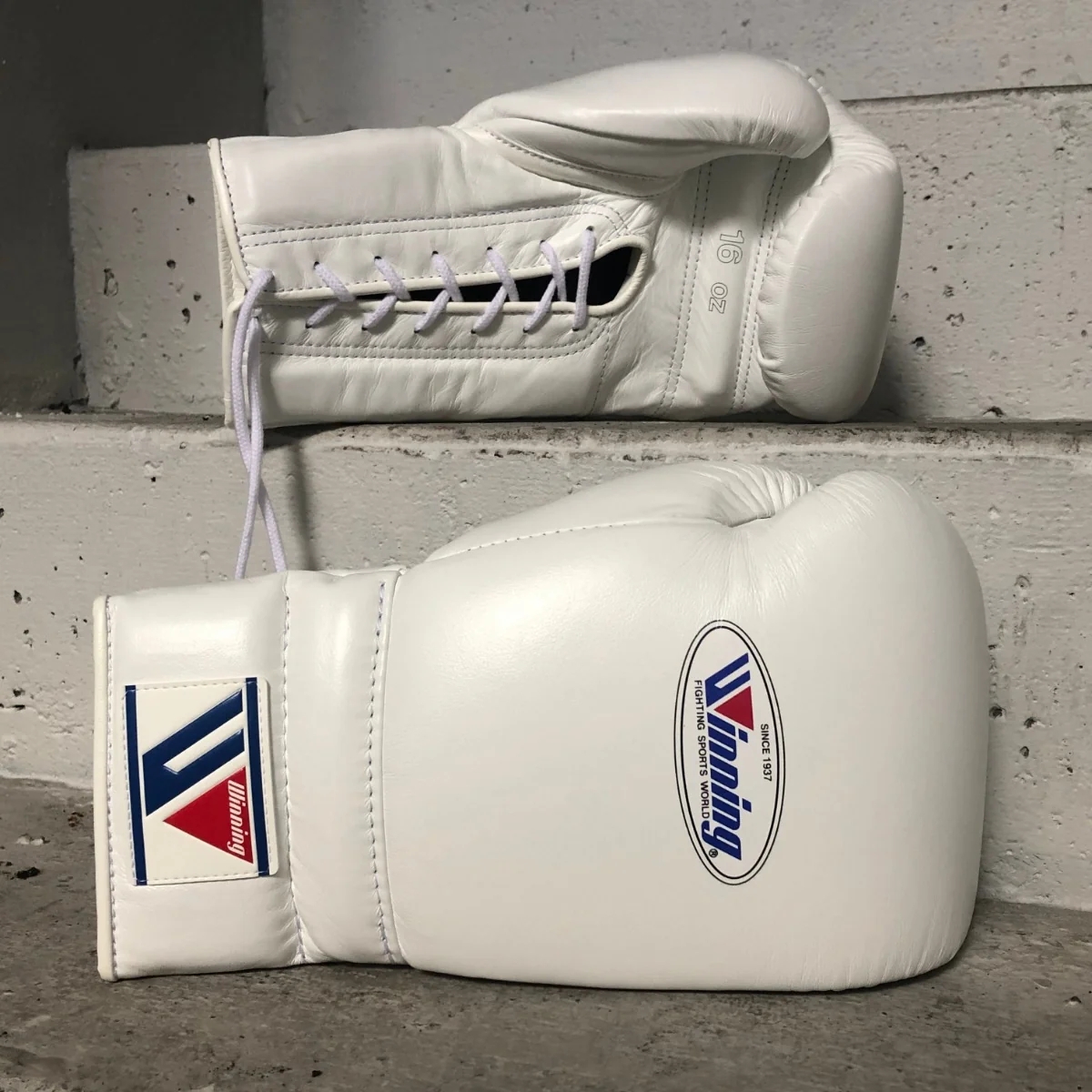 WINNING GLOVES LACE UP WHITE - Image 2